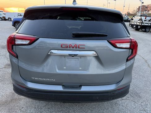 Used 2024 GMC Terrain SLE image 6