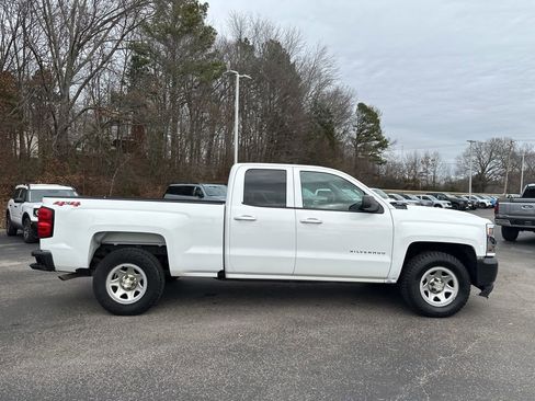 Used 2018 Chevrolet Silverado 1500 W/T w/ Trailering Package image 2