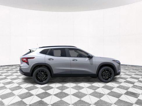 New 2026 Chevrolet Trax LT w/ Midnight Edition FWD image 12
