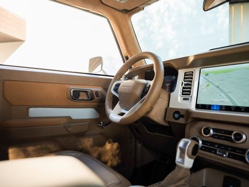 Used 2025 Ford Bronco Badlands image 57