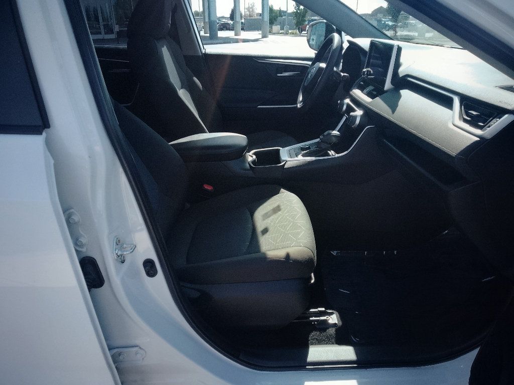 Used 2025 Toyota RAV4 XLE AWD/4WD image 15