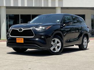 Used 2025 Toyota Highlander LE FWD video 1
