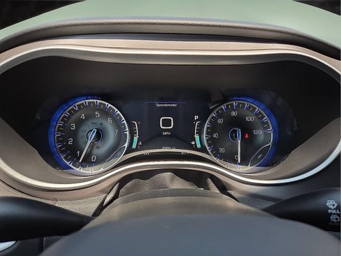 Used 2025 Chrysler Pacifica Select FWD image 23