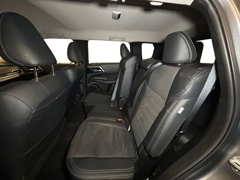 Used 2024 Mitsubishi Outlander SE image 14