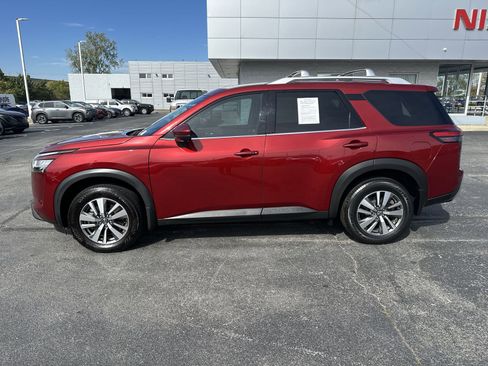 Certified 2023 Nissan Pathfinder SL image 5