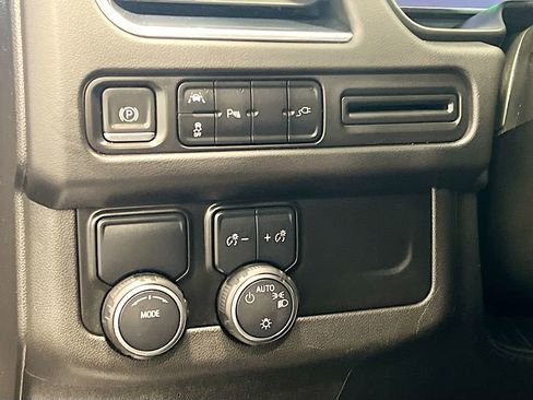 Used 2022 Chevrolet Suburban Premier image 8