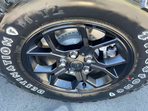 New 2025 Jeep Gladiator Willys image 33