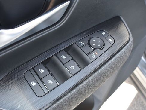 Used 2025 Nissan Kicks SV image 12