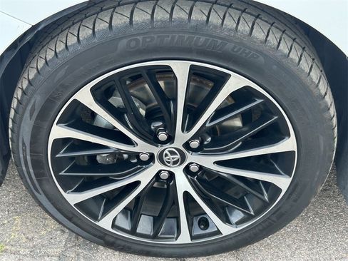 Used 2020 Toyota Camry SE image 4