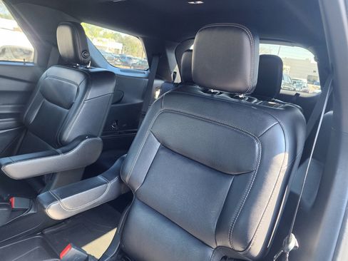 Used 2020 Ford Explorer XLT w/ Equipment Group 202A image 12