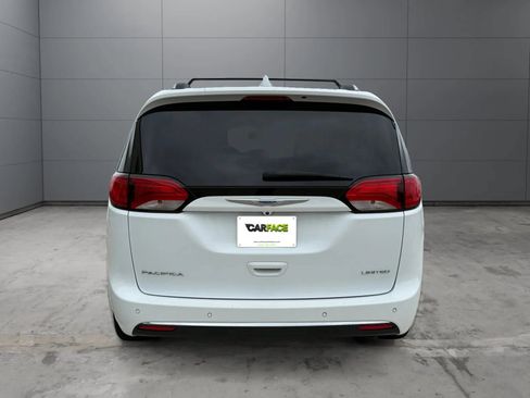 Used 2018 Chrysler Pacifica Limited FWD image 11