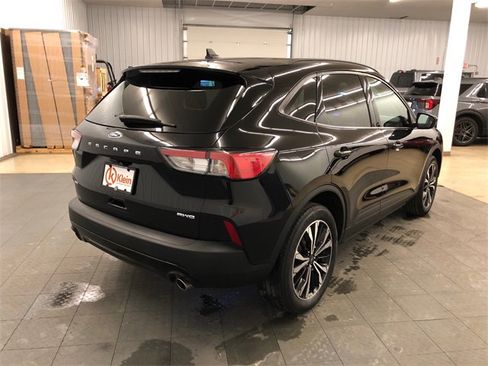 Used 2022 Ford Escape SE w/ SE Sport Appearance Package image 12