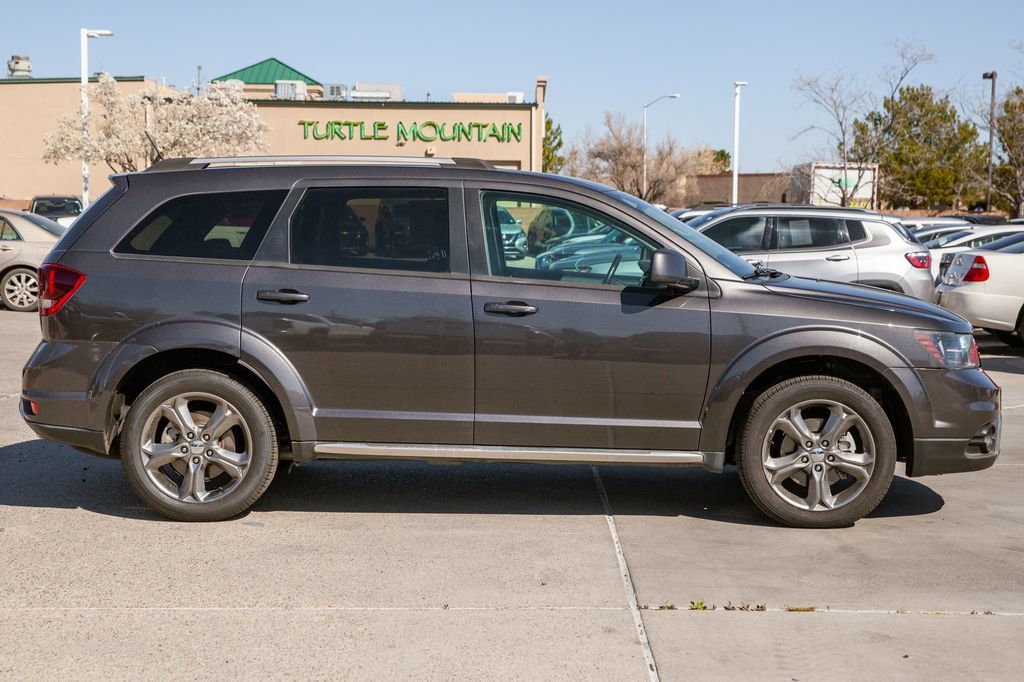 Used 2017 Dodge Journey Crossroad FWD image 4