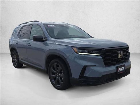 Used 2025 Honda Pilot Sport image 3