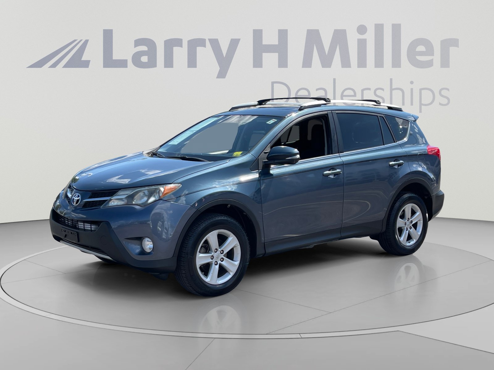 Used 2013 Toyota RAV4 XLE AWD/4WD image 1