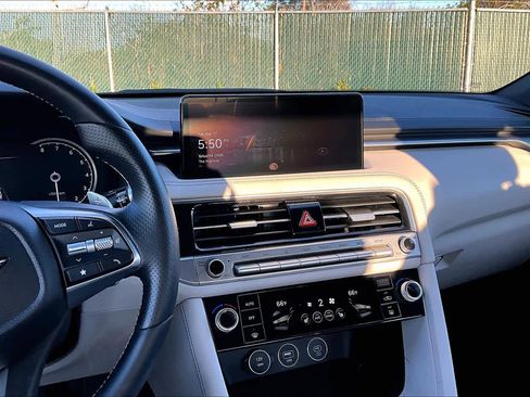Used 2025 Genesis G70 2.5T image 7
