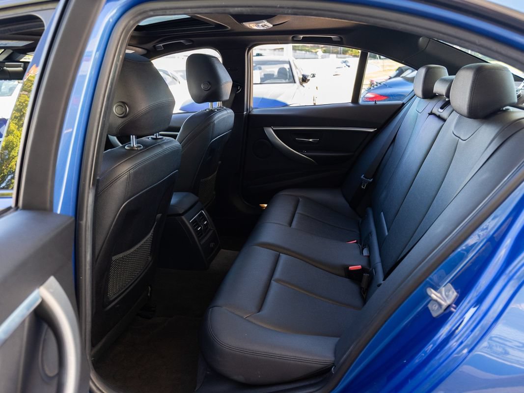 Used 2018 BMW 330i xDrive Sedan w/ M Sport Package AWD/4WD image 30