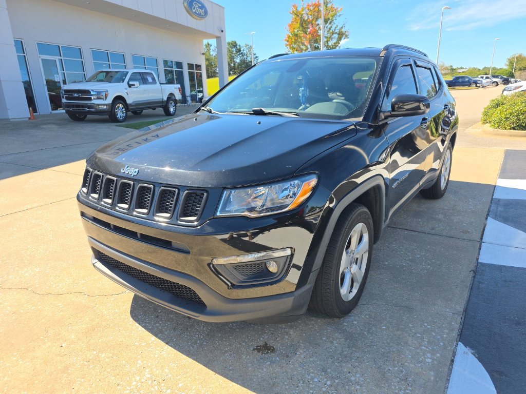 Used 2019 Jeep Compass Latitude w/ Popular Equipment Group FWD image 2