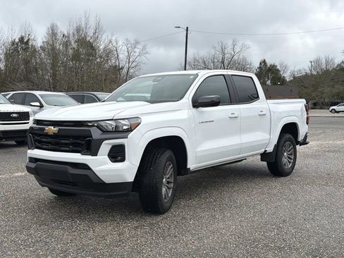 Used 2024 Chevrolet Colorado LT w/ LT Convenience Package RWD image 2