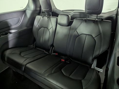 New 2026 Chrysler Pacifica Select w/ S Appearance Package image 17