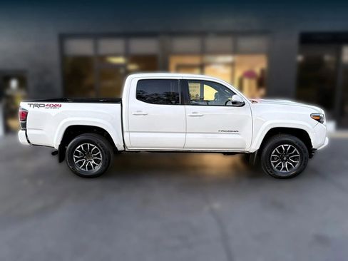 Used 2022 Toyota Tacoma TRD Sport w/ Technology Package image 7