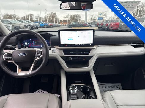 Used 2025 Ford Explorer Active w/ Active Comfort Package image 16