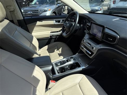 Used 2022 Ford Explorer XLT w/ Equipment Group 202A image 36
