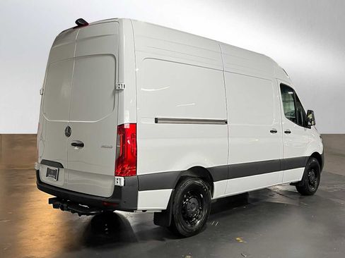 Used 2025 Mercedes-Benz Sprinter 2500 image 3