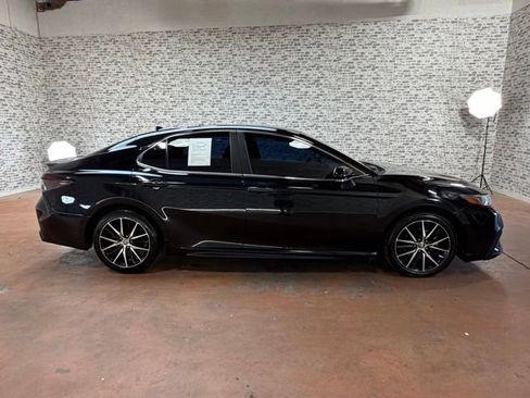 Used 2022 Toyota Camry SE FWD image 6