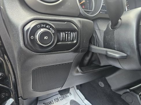 Used 2018 Jeep Wrangler Unlimited Sport S AWD/4WD image 32