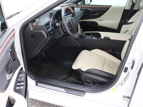 Used 2025 Lexus ES 350 Ultra Luxury w/ Accessory Package (Z2) FWD image 14