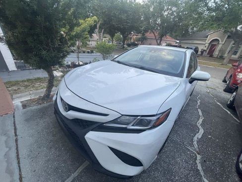 Used 2019 Toyota Camry SE FWD image 21