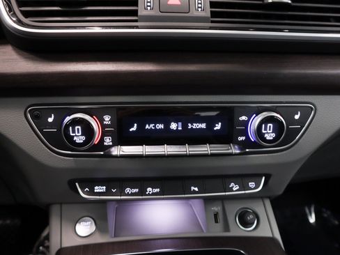 Used 2024 Audi Q5 2.0T Premium w/ Convenience Package image 25