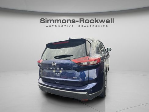 Used 2025 Nissan Rogue SV image 7