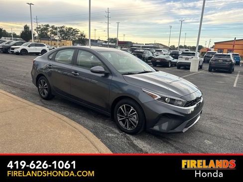 Used 2023 Kia Forte LXS w/ LXS Technology Package FWD image 7