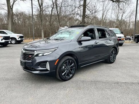 Used 2022 Chevrolet Equinox RS w/ Infotainment Package image 2