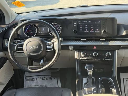 Used 2022 Kia Carnival LX FWD image 19