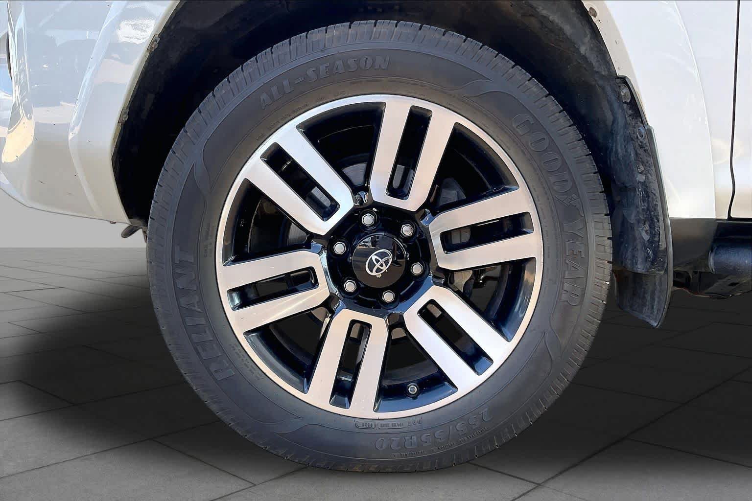 Used 2019 Toyota 4Runner SR5 Premium AWD/4WD image 11
