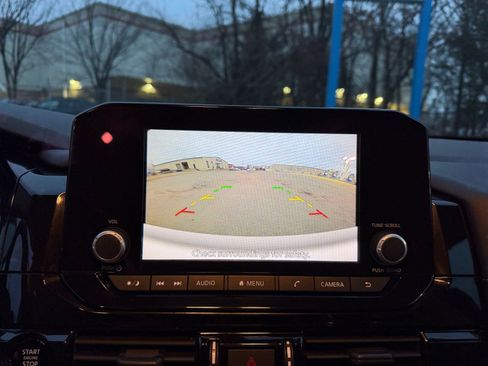 Used 2025 Nissan Pathfinder SV image 17