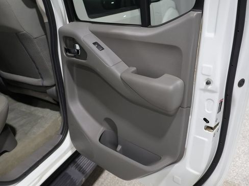 Used 2015 Nissan Frontier SV w/ SV Value Truck Package AWD/4WD image 20