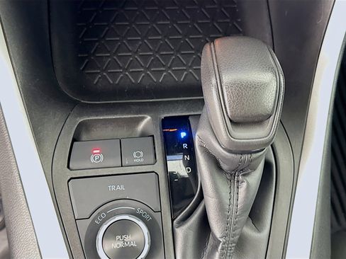 Used 2023 Toyota RAV4 LE AWD/4WD image 19