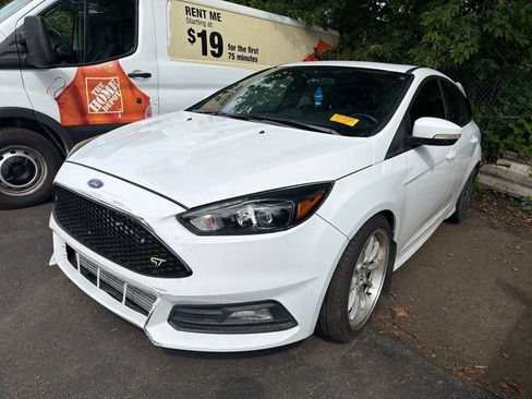 Used 2017 Ford Focus ST w/ Equipment Group 402A FWD image 2