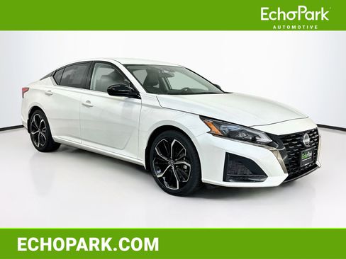 Used 2023 Nissan Altima 2.5 SR FWD image 1