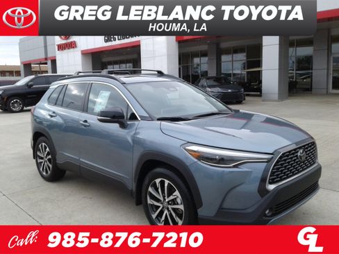 Used 2025 Toyota Corolla Cross XLE image 1