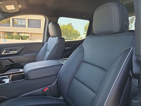 Used 2026 Chevrolet Silverado EV LT AWD/4WD image 4