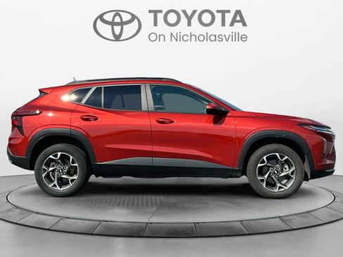 Used 2024 Chevrolet Trax LT w/ Driver Confidence Package FWD image 6