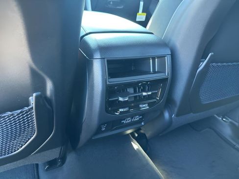 New 2025 Jeep Grand Cherokee Altitude image 21