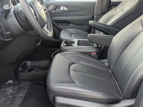 New 2026 Chrysler Pacifica Select w/ S Appearance Package FWD image 9