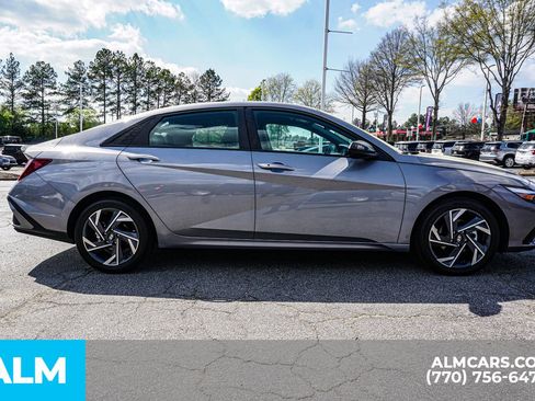 Used 2025 Hyundai Elantra Sport image 11