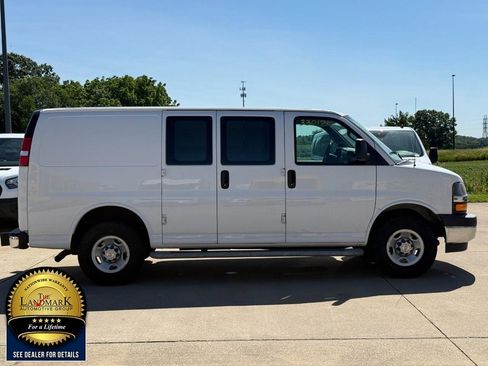 Used 2024 Chevrolet Express 2500 w/ Driver Convenience Package RWD image 4